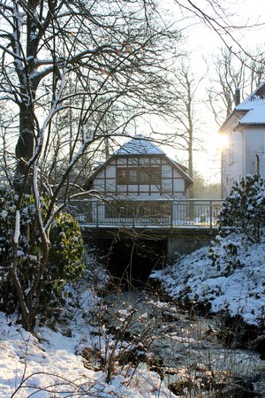 Winterlandschaft, Haus, Bach, Sonne