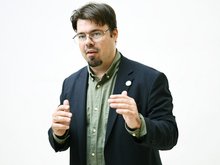 Helge Limburg ist abgebildet.