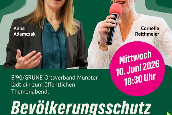 Die beiden Rednerinnen Anna Adamczak und Cornelia Reithmeier sind zu sehen.